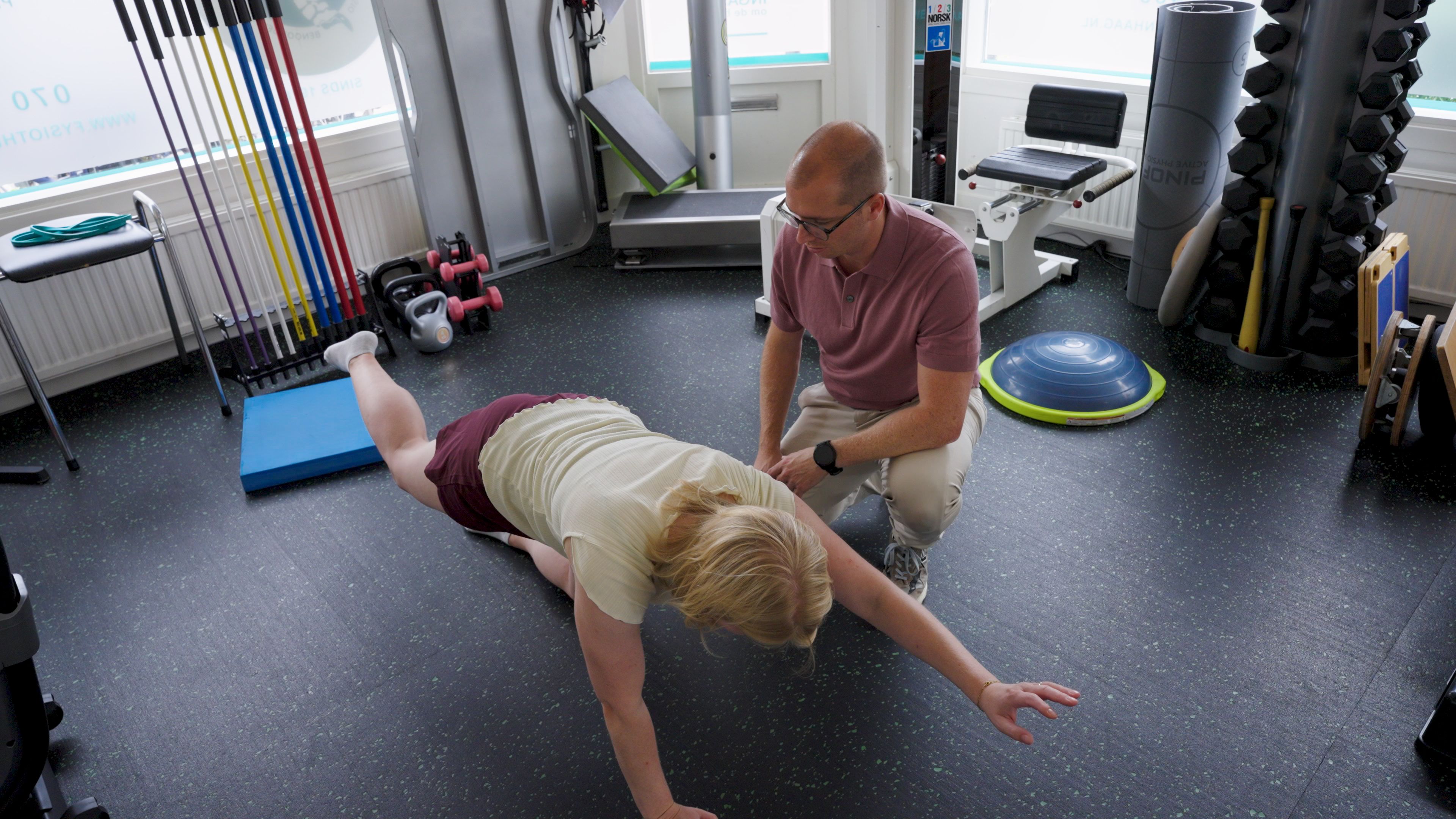 Oefentherapie tijdens een behandeling bij Grip Healthcare